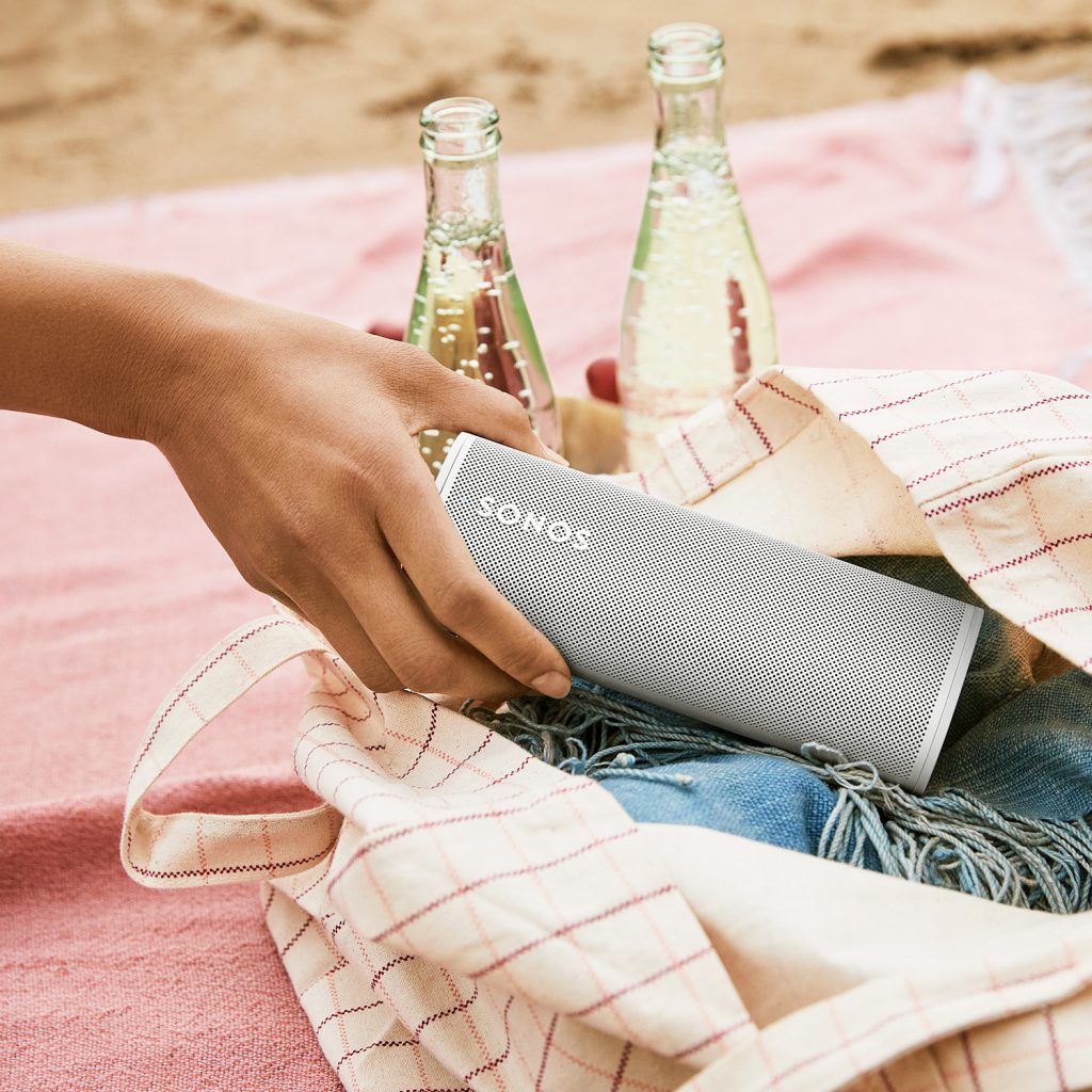 sonos roam utom hushögtalare på altan